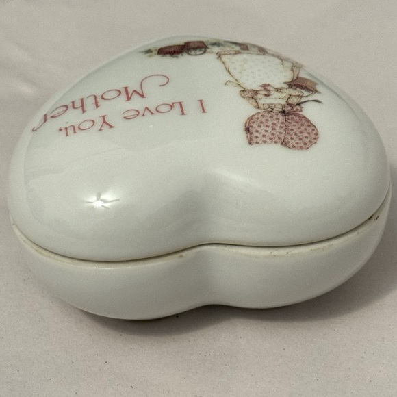 Holly Hobbie Porcelain Heart Trinket Box- size 4”x4”x2” - Picture 6 of 9